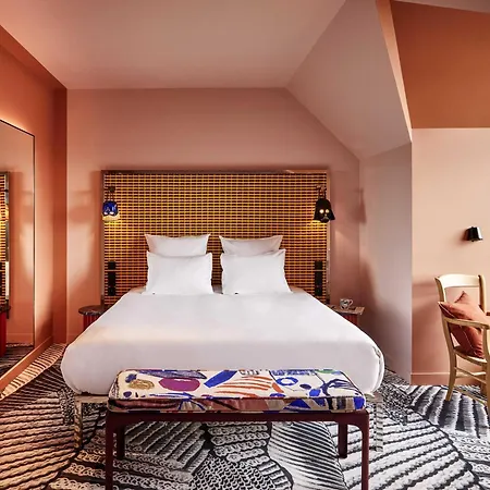 מלון Mama Shelter