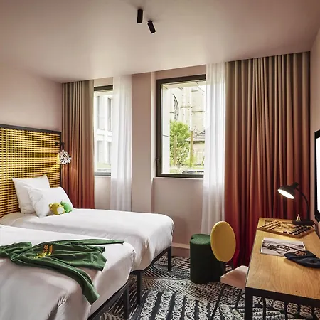 מלון Mama Shelter