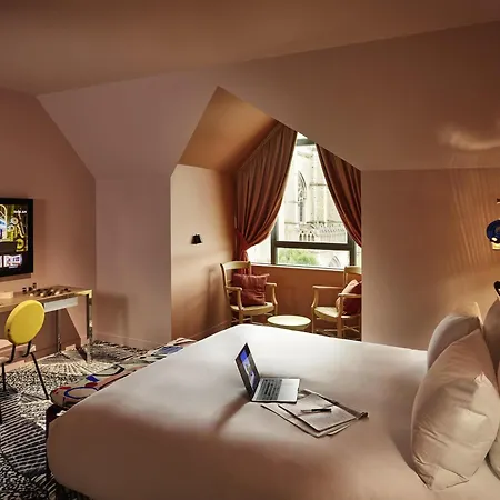 מלון Mama Shelter