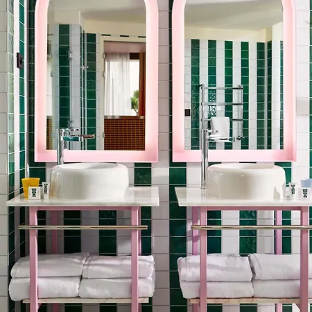 Hotel Mama Shelter 4*