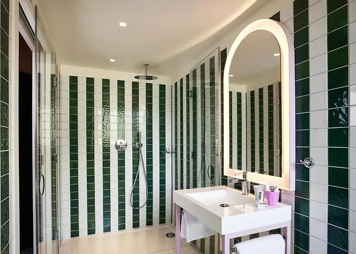 Mama Shelter מלון