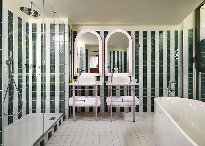 Mama Shelter מלון